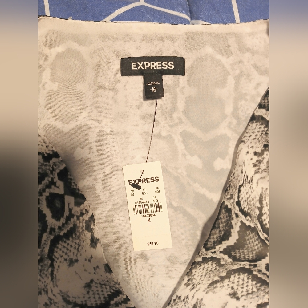 Express Snake Skin Top - Picture 3 of 5